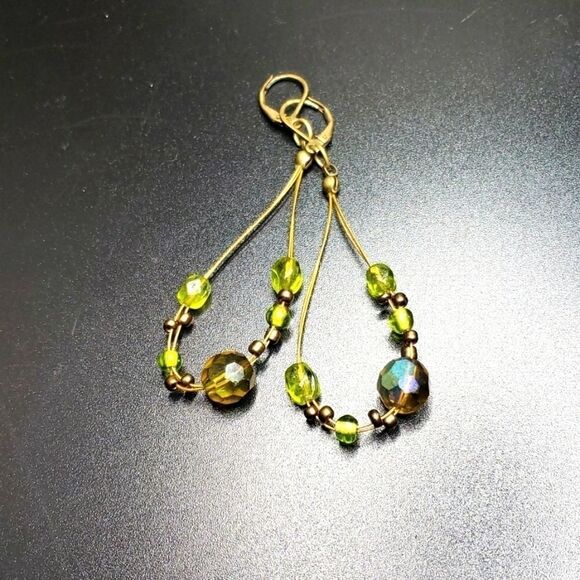 Handmade green beaded bronze tear drop earrings - Picture 1 of 2